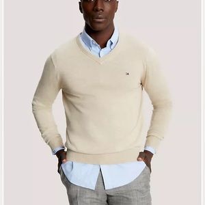 TOMMY HILFILGIER v-neck flag sweater